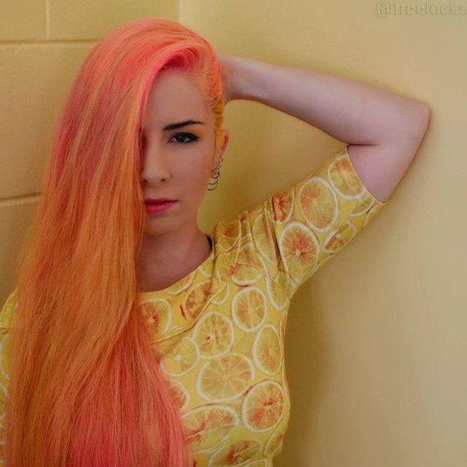 Девушка растившая волосы 11 лет стала звездой Instagram 