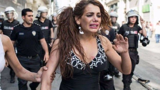 Скандал в Турции в Стамбуле изнасиловали и сожгли женщинутрансгендера