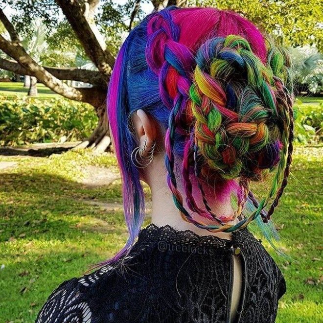 Девушка растившая волосы 11 лет стала звездой Instagram 