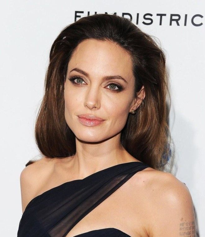 4 романа в жизни Анджелины Джоли узнав о которых вы можете изменить свое мнение о ней