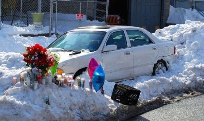Мама и двое детей умерли в машине пока отец чистил снег