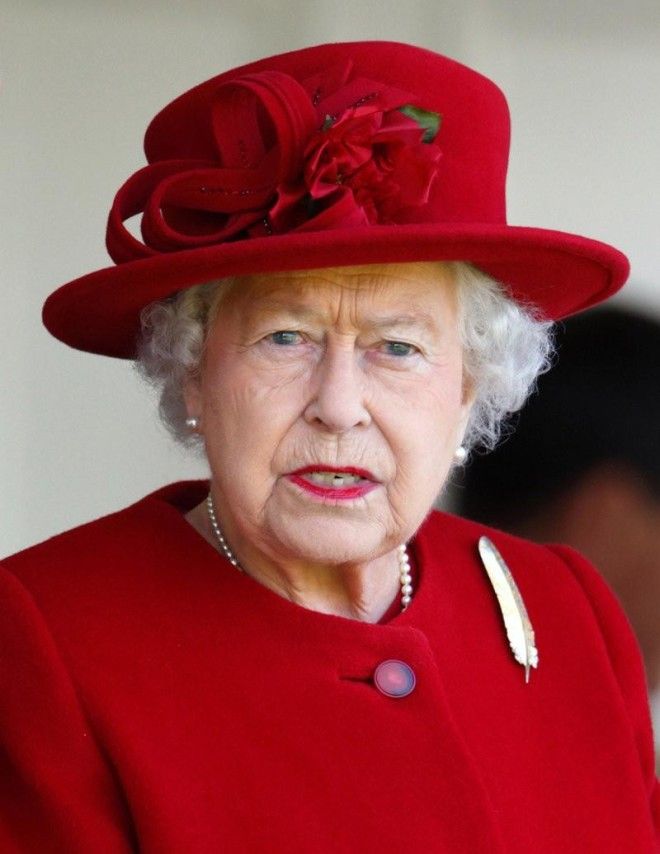 Королева Елизавета II сдаёт свои позиции