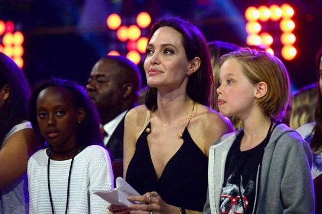 Биологическая мать дочери Анджелины Джоли и Брэда Питта хочет вернуть дочь