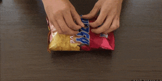 как открыть пачку чипсов