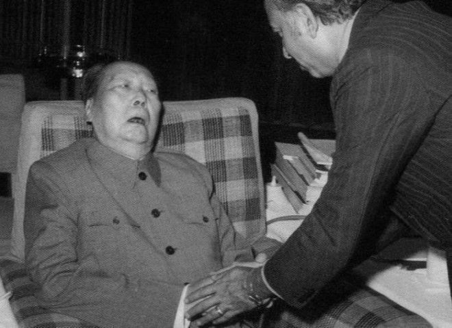 Последняя фотография Мао Цзэдуна с V премьерминистром Пакистана Бхутто в резиденции Чжуннаньхай 27 мая 1976 года история люди фото