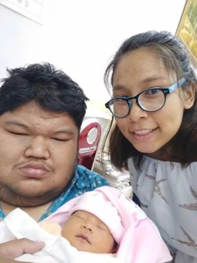 Любовь 120килограммового тайца и его девушки вызвала недоумение в Сети