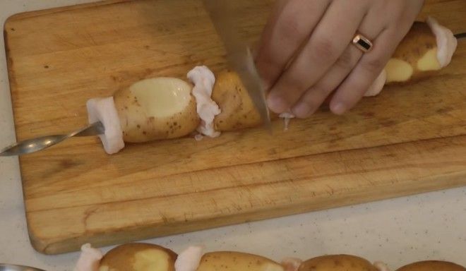 шашлык из картофеля на мангале