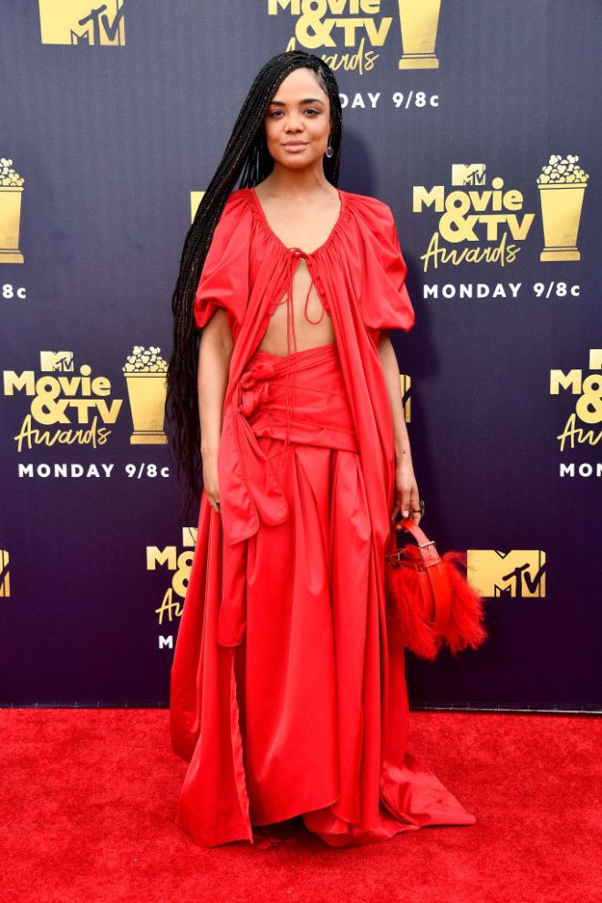 Самые скандальные наряды звезд с красной дорожки MTV Movie TV Awards