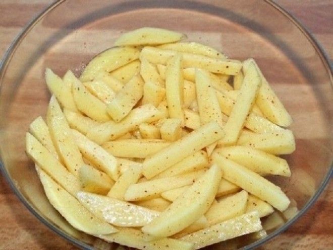 Картофель перемешиваем с белками