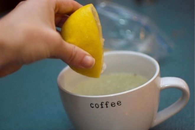 Вода с лимоном вместо кофе.