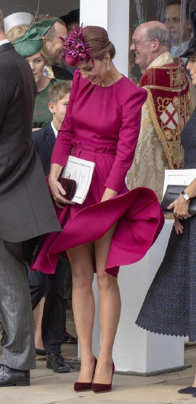 Ветер вновь задрал платье Кейт Миддлтон ТОП 5 лучших засветов от жены Принца Уильяма 