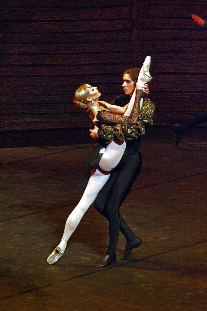15 фото о том как тяжело приходится танцорам балета Волочковой