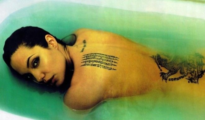 15 Знаменитых женщин чьи татуировки не дают уснуть поклонникам