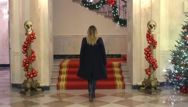 Меланья Трамп украсила Белый дом на Рождество и стала героиней мемов