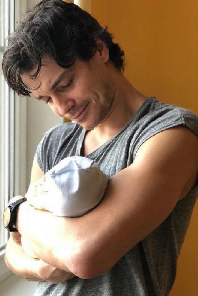 Муж актрисы Максим Матвеев с новорожденным сыном Гришей