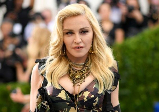 Певица Мадонна сменила имидж и стала похожа на Ларису Гузееву