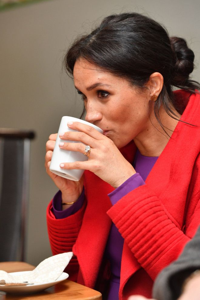 в сети осудили Меган Маркл за неумение пить чай