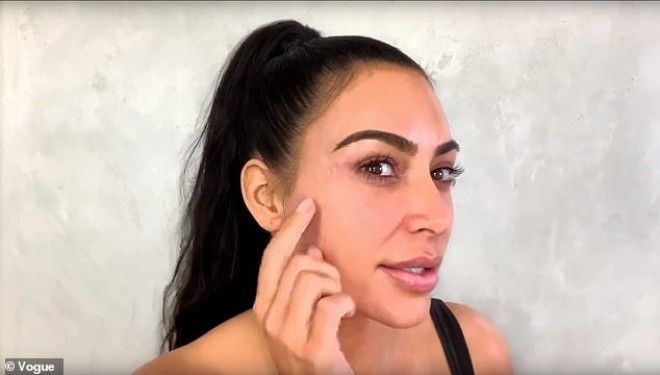 Последствия болезни Как выглядит кожа Ким Кардашьян без тонального крема