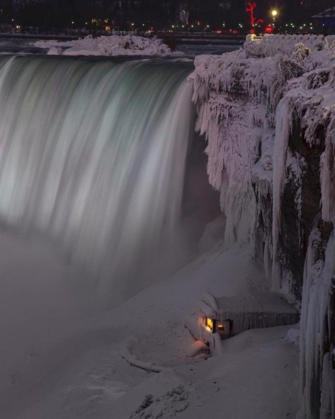 Впервые за сто лет Ниагарский водопад замерз изза аномальных холодов