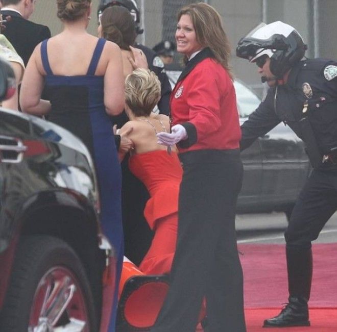 Поцелуй Джоли с братом падения и другие позорные моменты Оскара