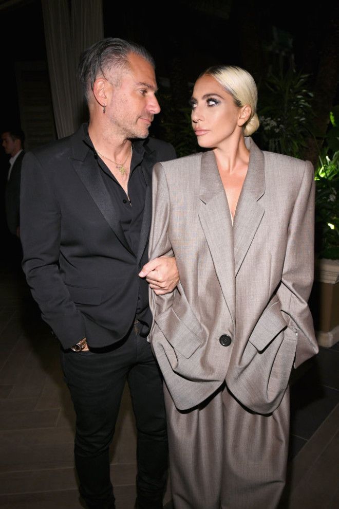 Это официально Леди Гага разорвала помолвку с Кристианом Карино
