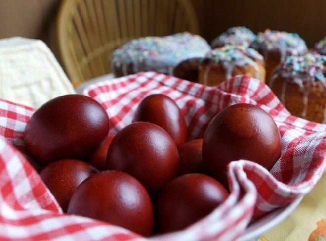 Как покрасить пасхальные яйца без ущерба для здоровья