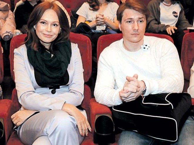  54летняя Ирина Безрукова встречается с 36летним актером