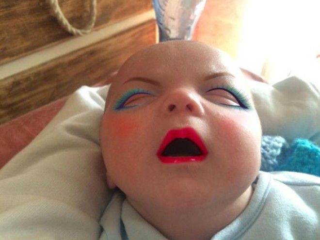 Мама сделала макияж 7ми недельному ребенку очень необычным способом