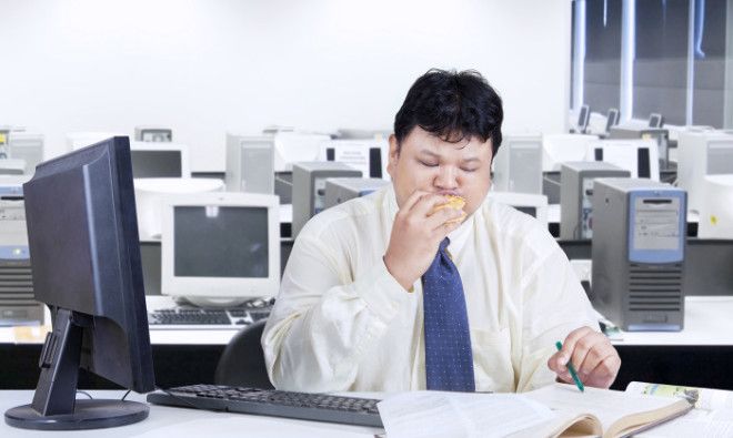 Слишком серьёзное отношение к работе может привести к ожирению говорят врачи