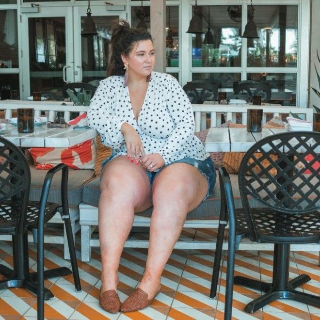Весь Интернет обсуждает ноги этой девушки Вот как на ней сидят шортики