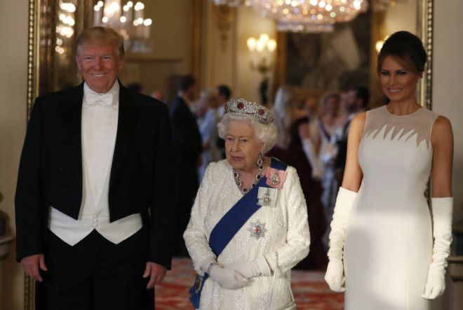 Мелания Трамп на приеме Елизаветы II в Букингемском дворце