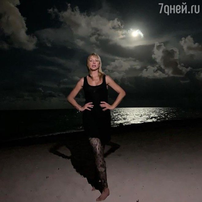 Эффектное и откровенное фото Кристины Орбакайте на пляже поразило фанатов
