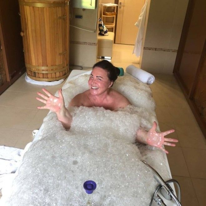 Надежда Бабкина опубликовала откровенное фото в ванне